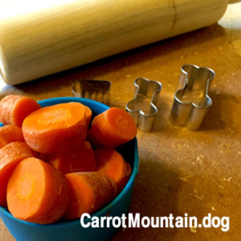 Carrots_in_cup.branded.fw